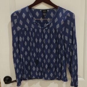 Rue 21. Blue and White Flowy Top. Size Small